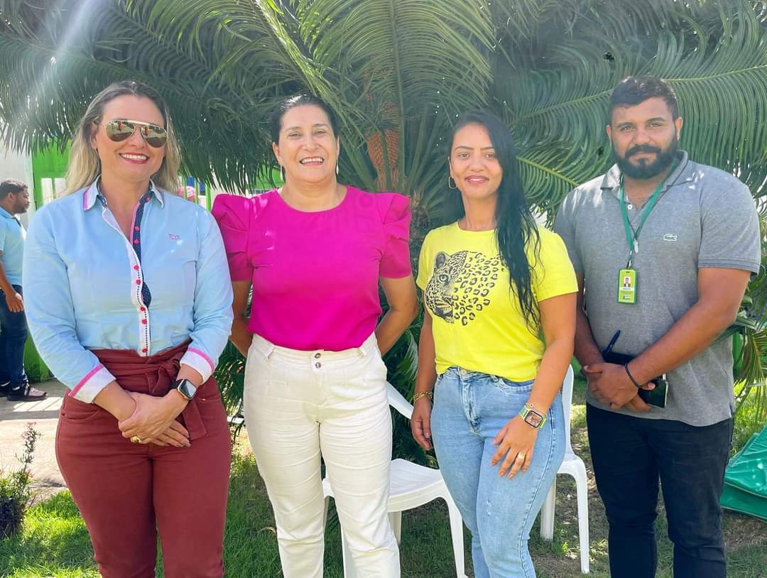 Eunápolis – Secretária de Assistência Social, Erinéia Torres, visitou na manhã desta segunda-feira (30) o Centro Pop