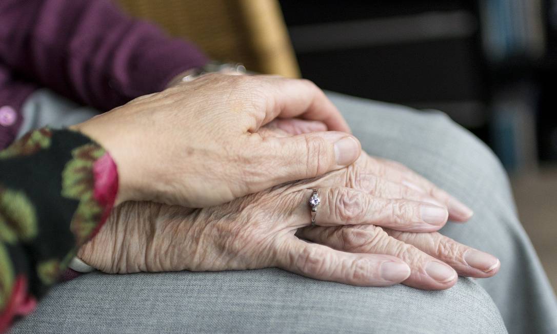 Parkinson: tratamento inédito com ultrassom focalizado levou à redução nos sintomas em estudo