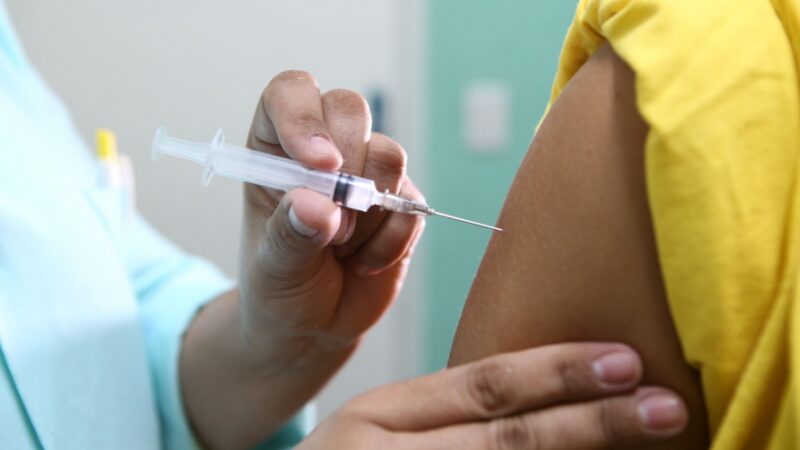 Prefeitura de Eunápolis inicia aplicação da vacina bivalente contra a Covid-19