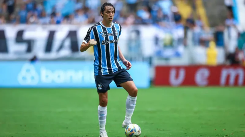 Zagueiro do Grêmio Pedro Geromel é o jogador há mais tempo em um clube de futebol brasileiro